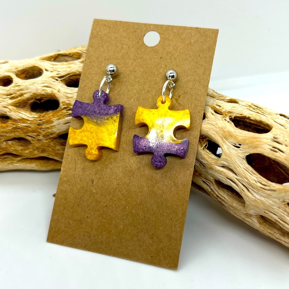 Puzzle pieces purple & gold